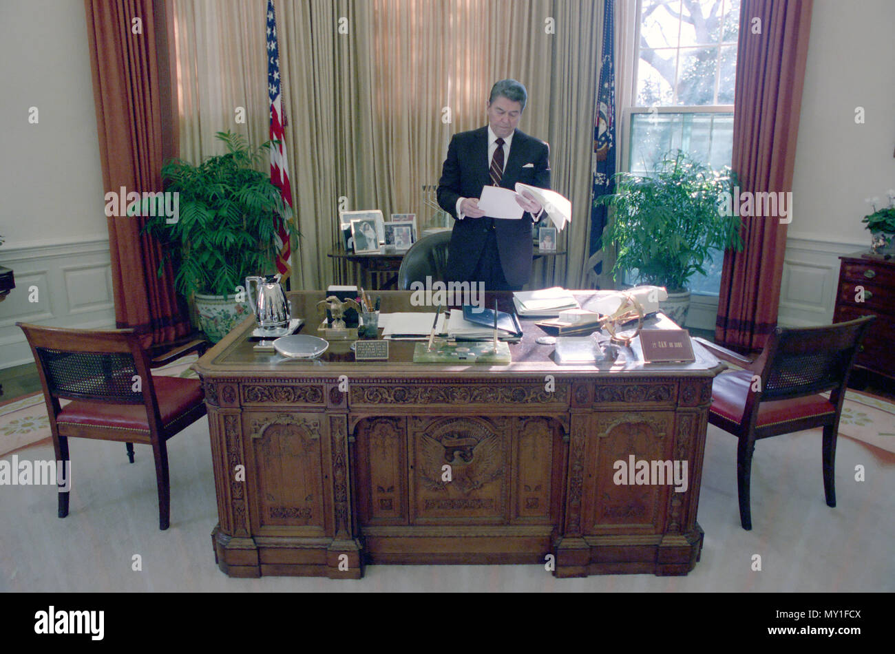 Ronald reagan oval office 1980s hi-res stock photography and images - Alamy