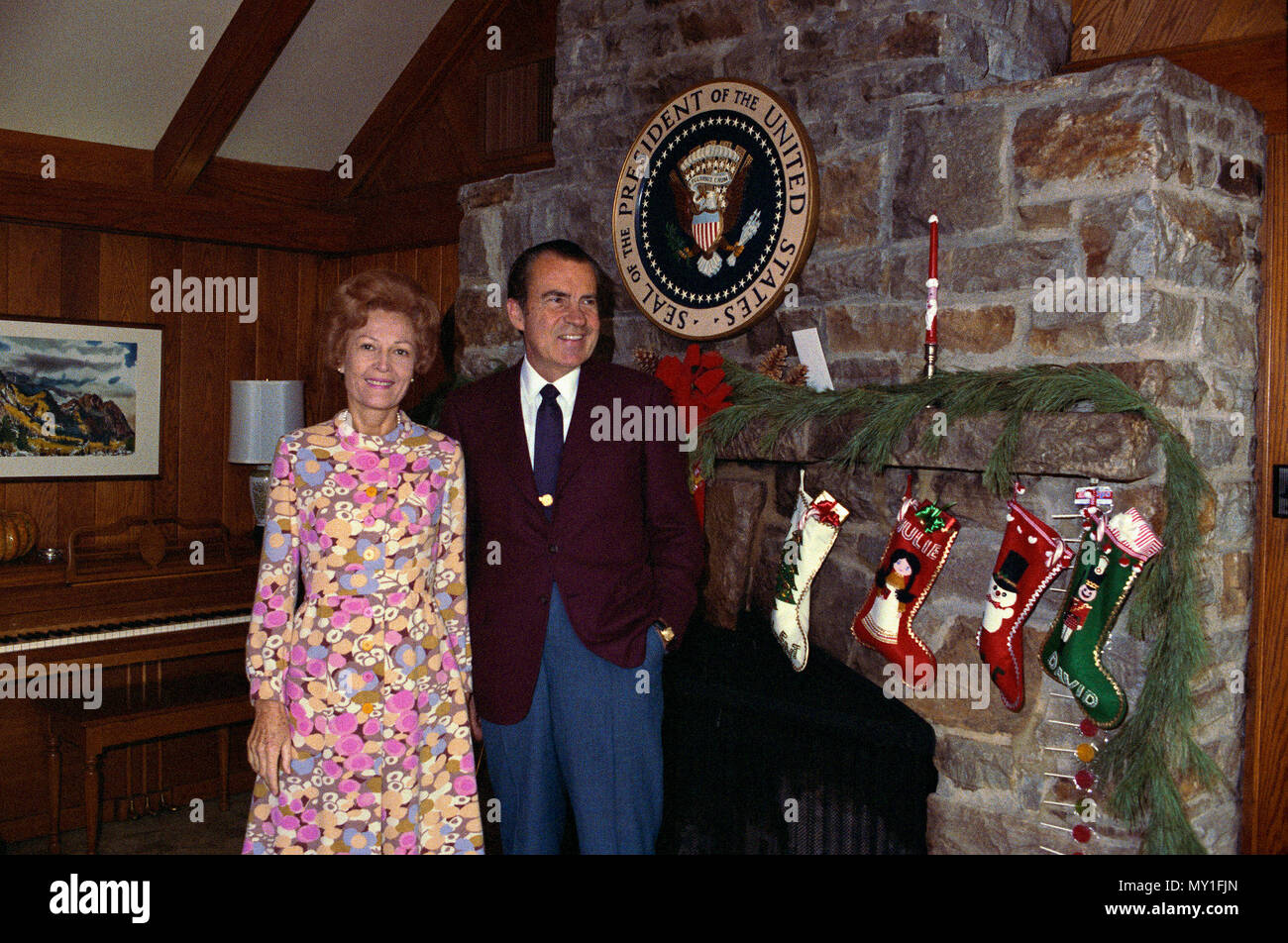 President And Mrs Nixon Pose In Front Of The Their Familiy S