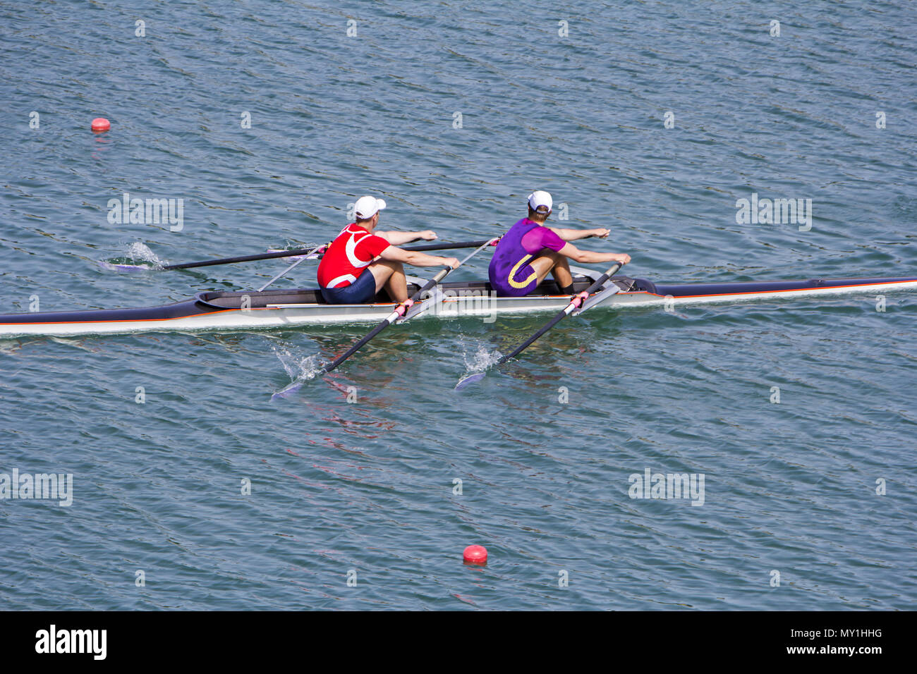 Boat racing water splash hi-res stock photography and images - Alamy
