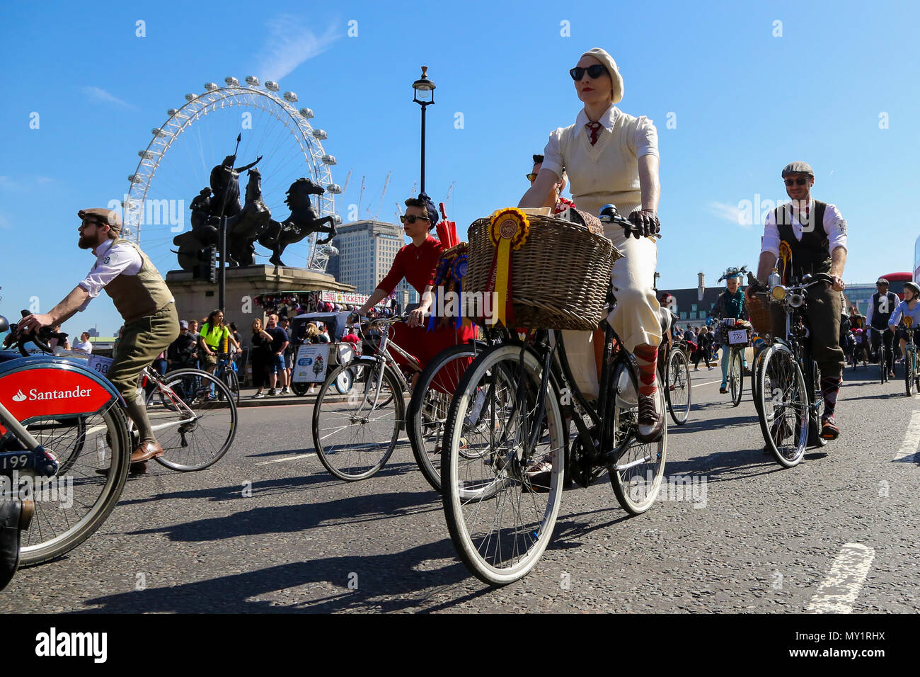 Over a thousand cyclists take part in the 10th annual Tweed Run riding ...