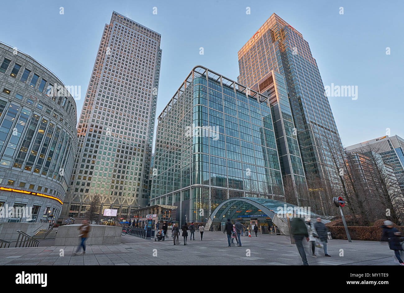 Canary wharf hsbc hi-res stock photography and images - Alamy