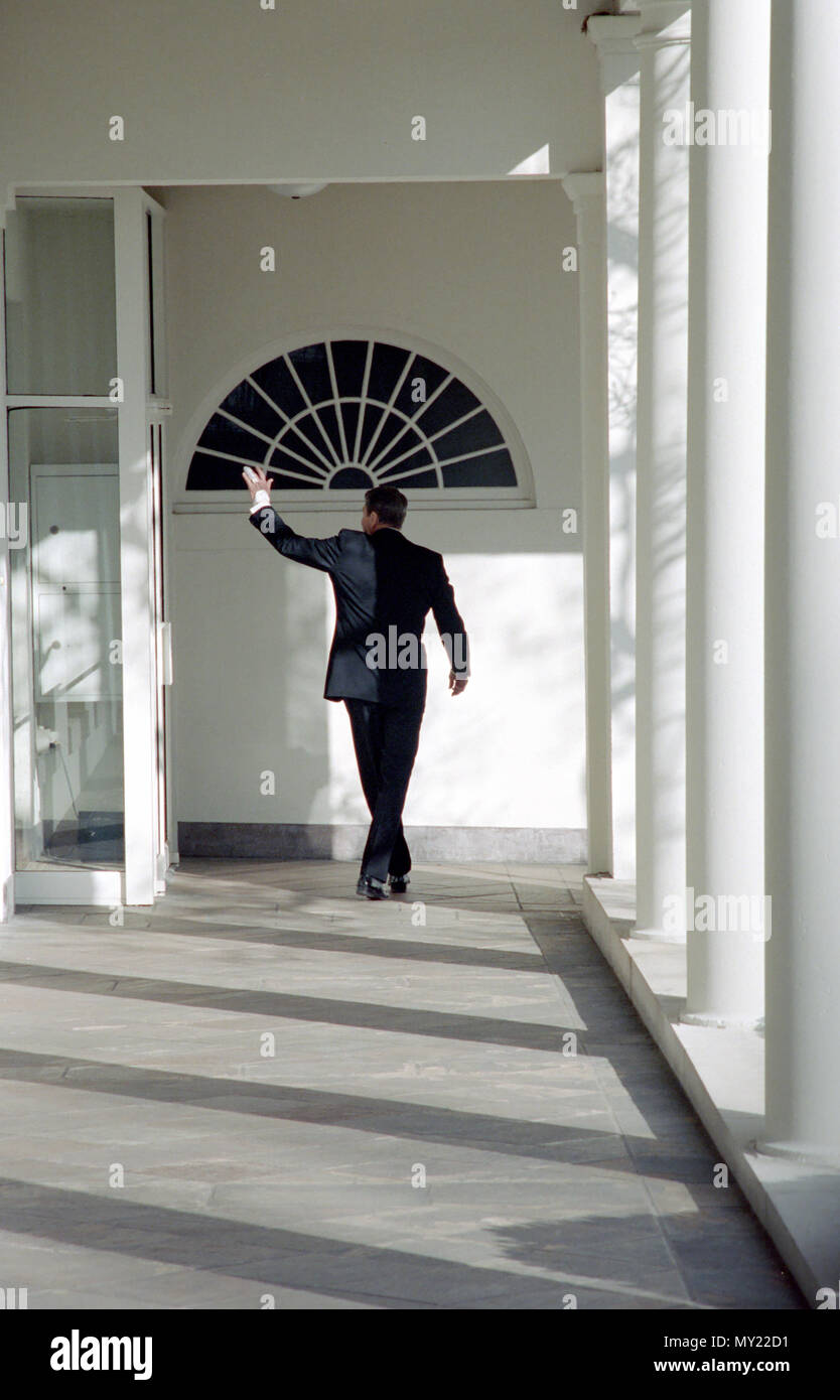 Featured image of post Walking Away Anime Waving Goodbye Rejection teaches you how to reject