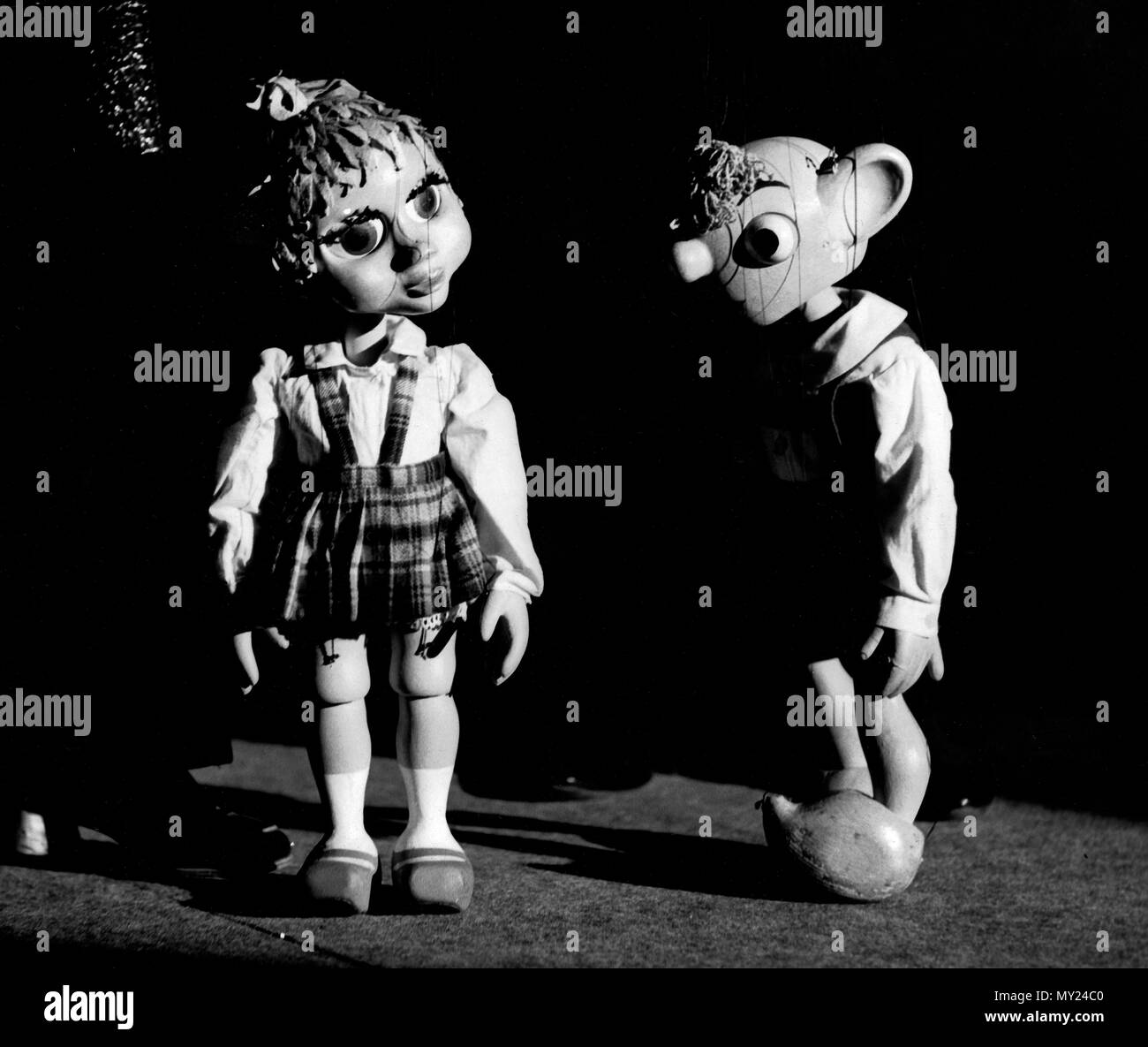 Plumpaquatsch, Kinderunterhaltungssendung, Deutschland 1972 - 1975,  Mitwirkende: Marionetten Spejbl und Hurvinek Stock Photo - Alamy