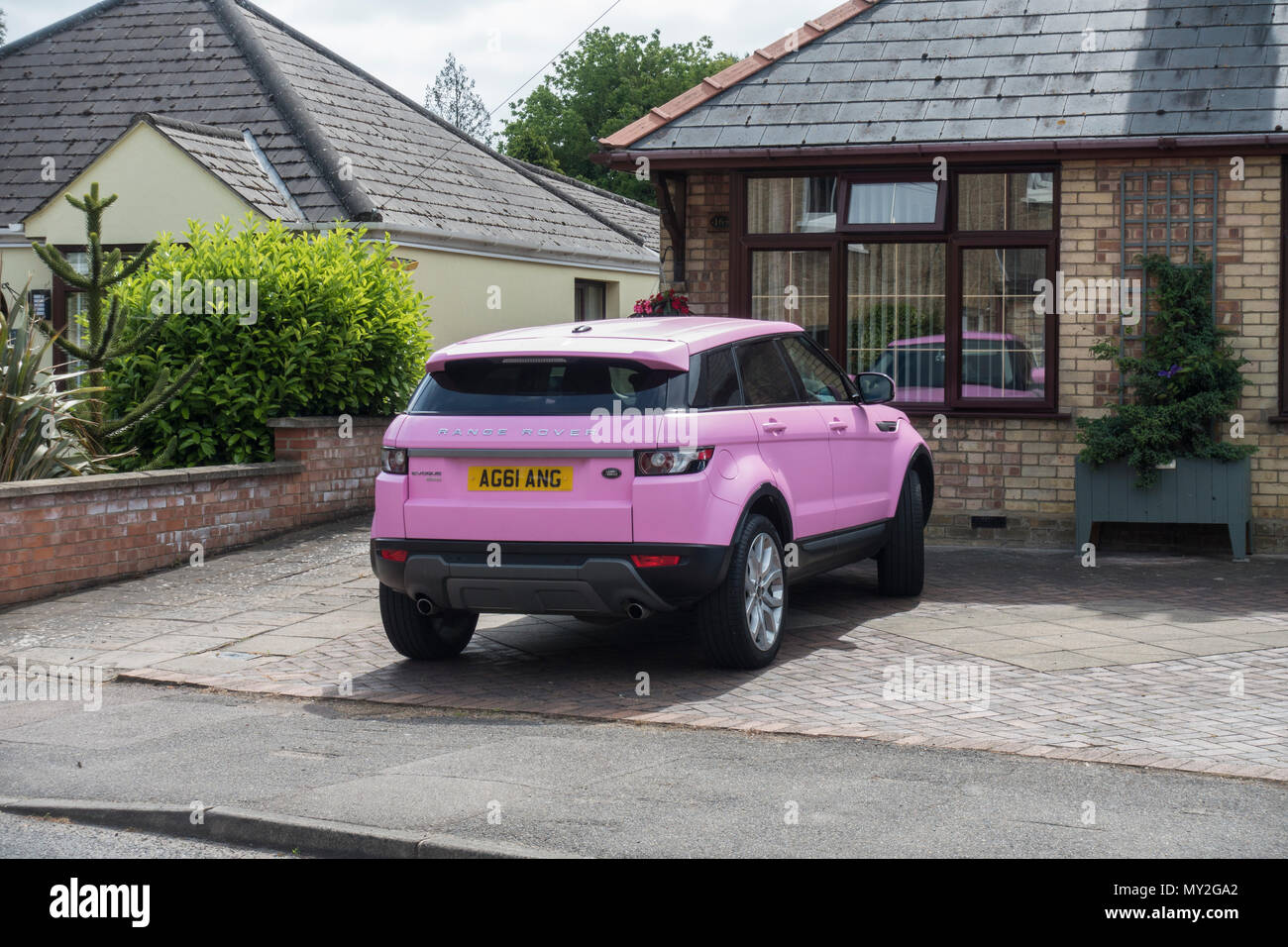 Pink Range Rover Evoque Stock Photo - Alamy