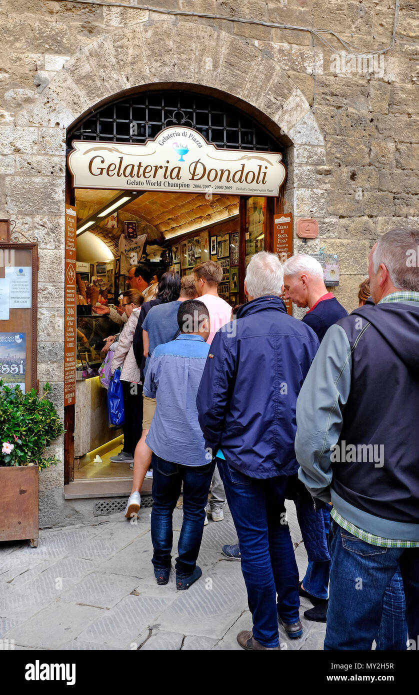 gelateria dondoli ice cream shop, san gimignano, tuscany, italy Stock Photo  - Alamy