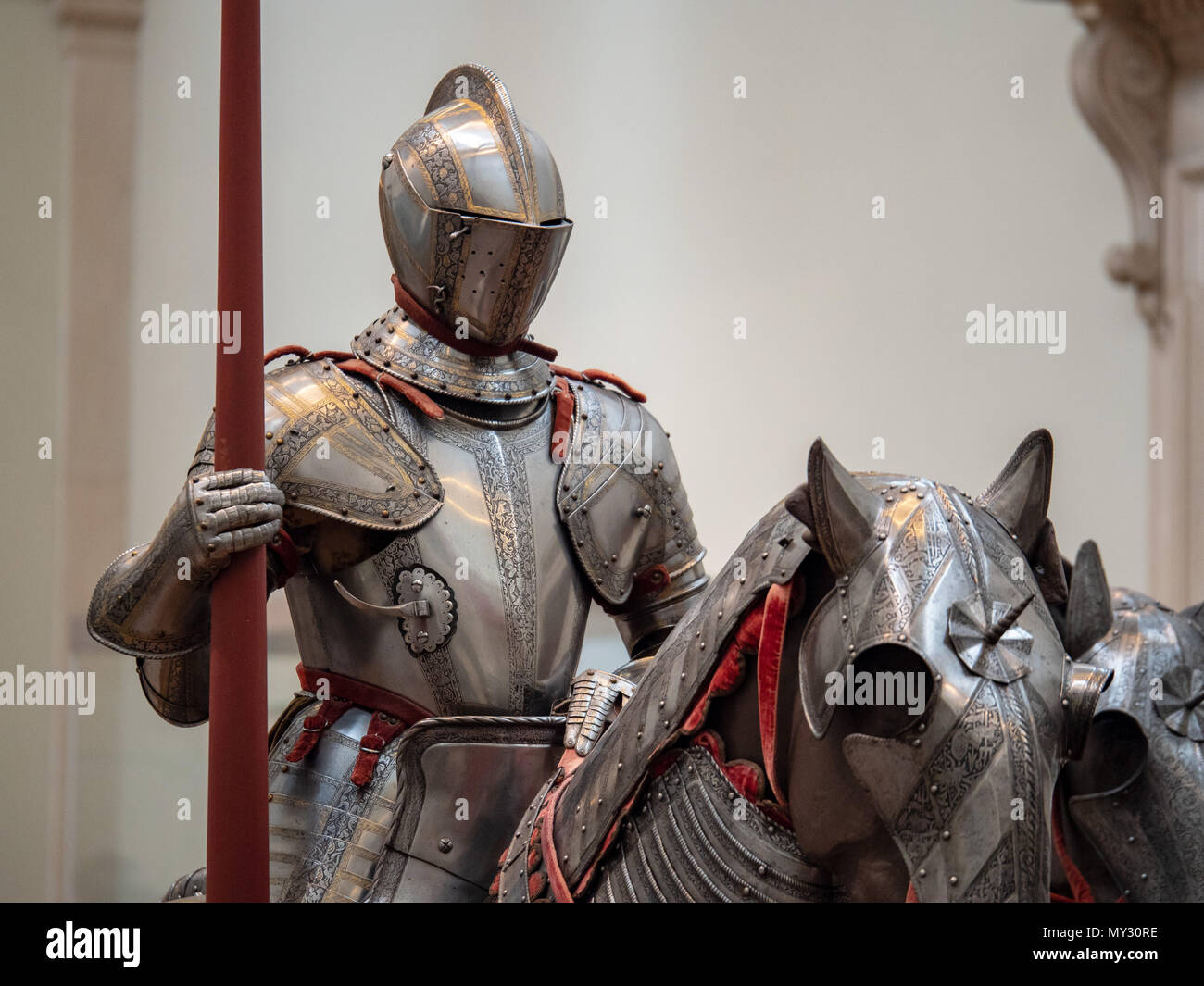 An exhibition of 15th century German plate armor around the time of late Middle Ages. The knight holds a land in his right arm while mounted on a heav Stock Photo