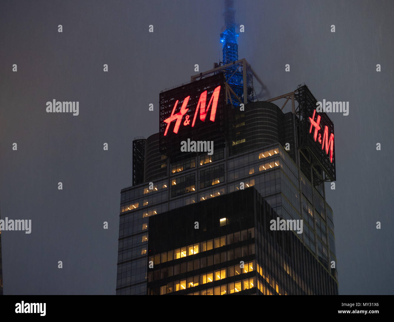 NEW YORK, NY – MAY 16, 2018: 4 Times Square building with H&M sign looming  high on a rainy day Stock Photo - Alamy