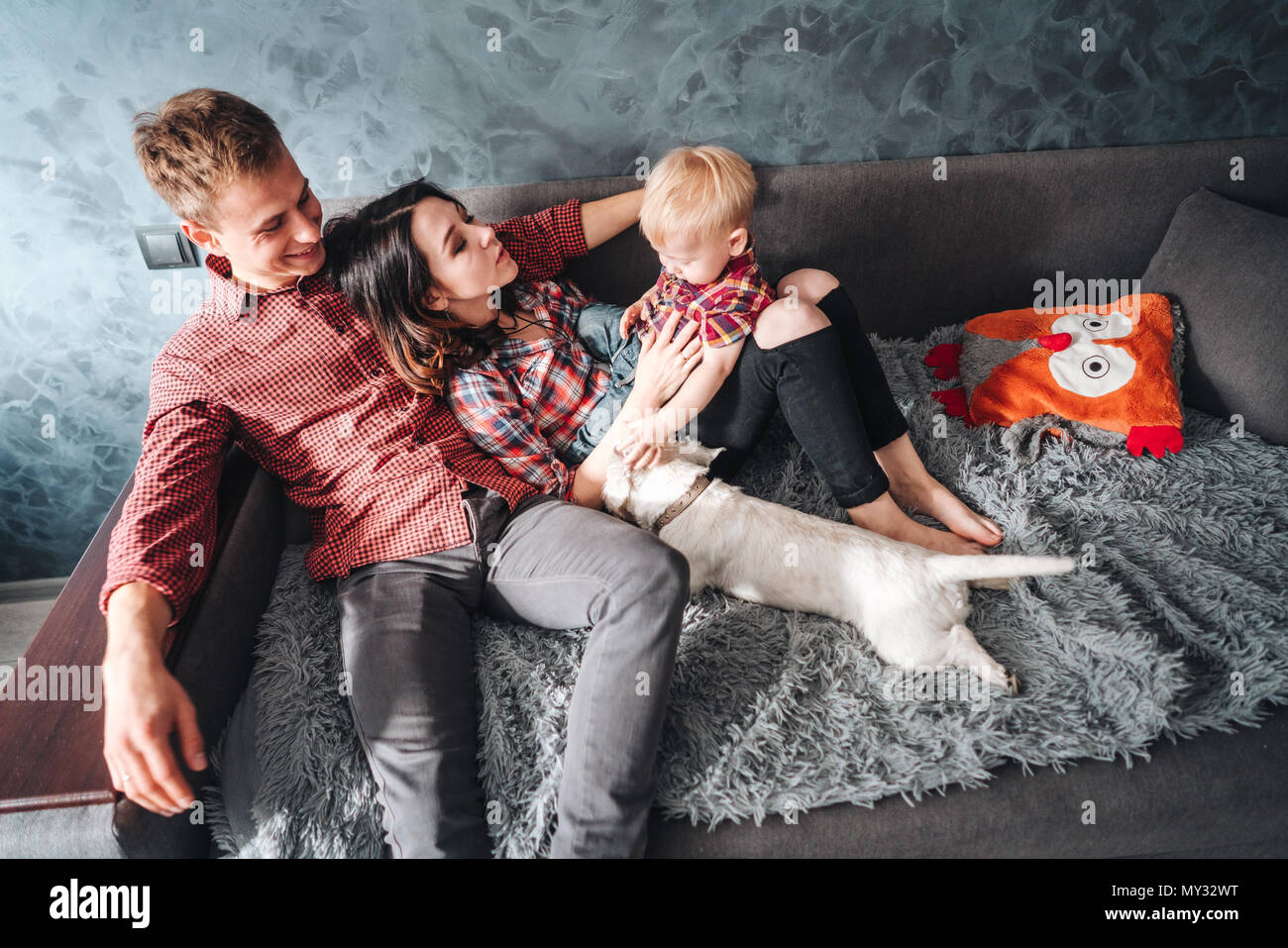 Mom dad boy girl dog hi-res stock photography and images - Alamy