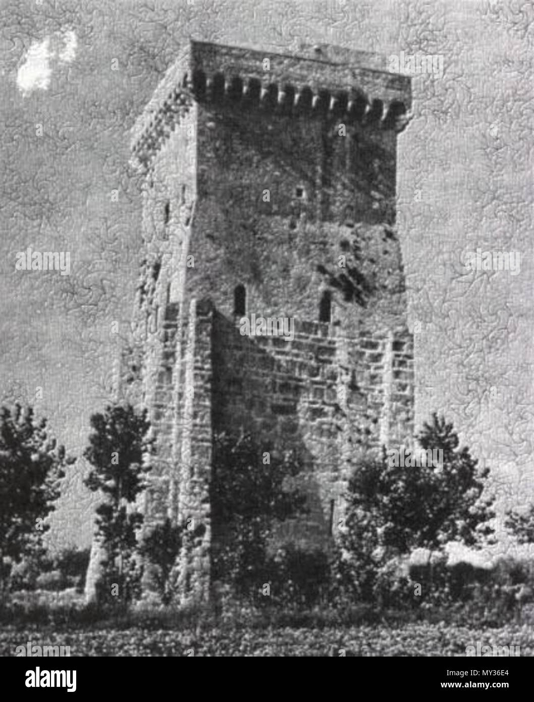 . (cartolina) - Torre di Pandolfo Capodiferro edificata nel X secolo sulla riva sinistra alla foce del fiume Garigliano, e purtroppo distrutta nella Seconda Guerra Mondiale (novembre 1943). . This file is lacking author information. 532 Torre di capodiferro Cartolina Stock Photo