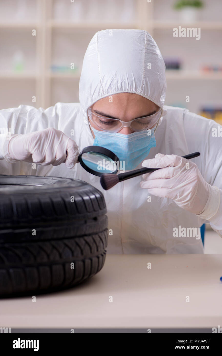 Expert is looking at car accident evidence Stock Photo Alamy