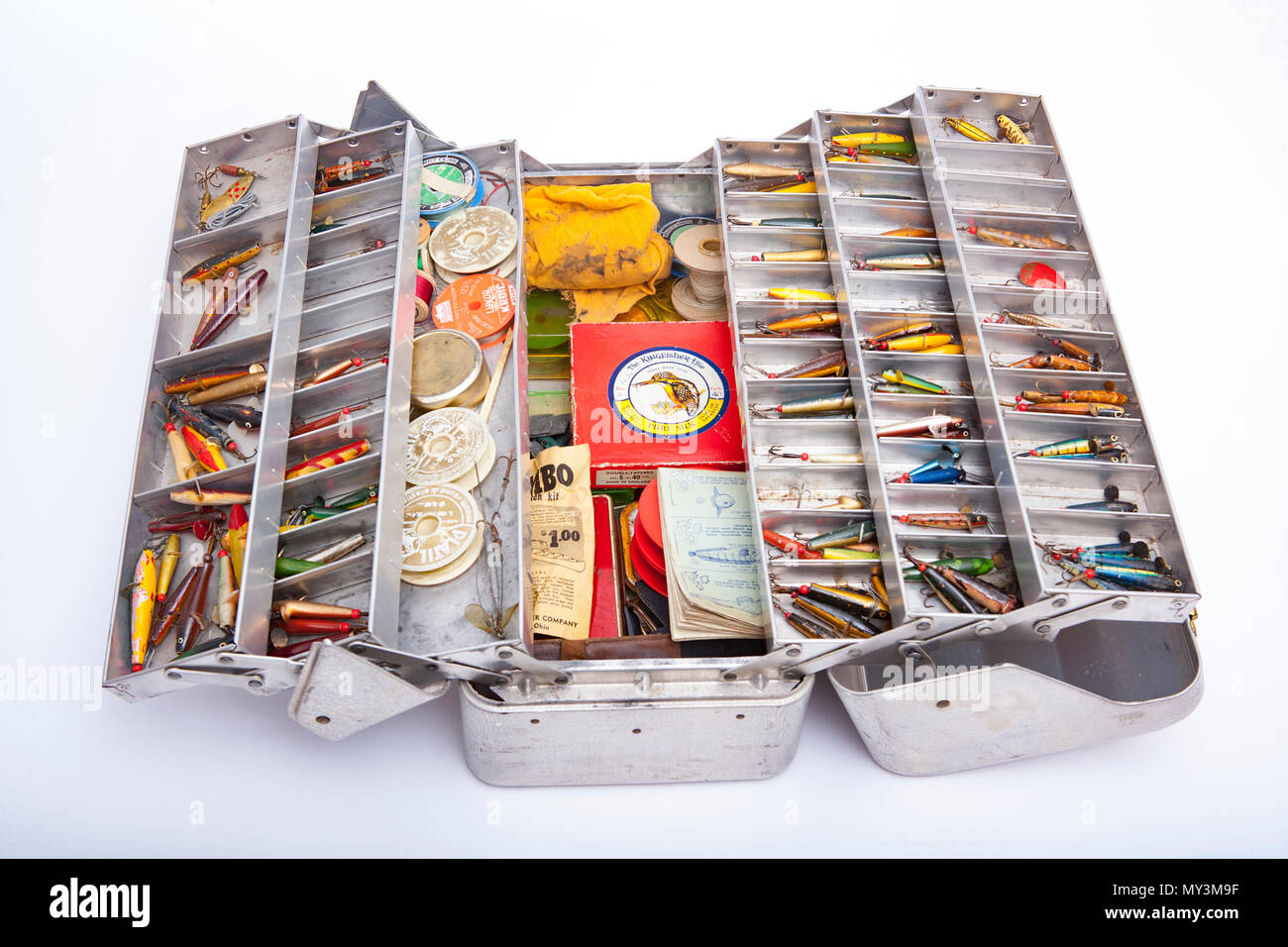 An old metal fishing tackle box marked Pal-O-Mine, containing old Devon  Minnow lures and assorted fishing lines and tackle. From a vintage fishing  tac Stock Photo - Alamy