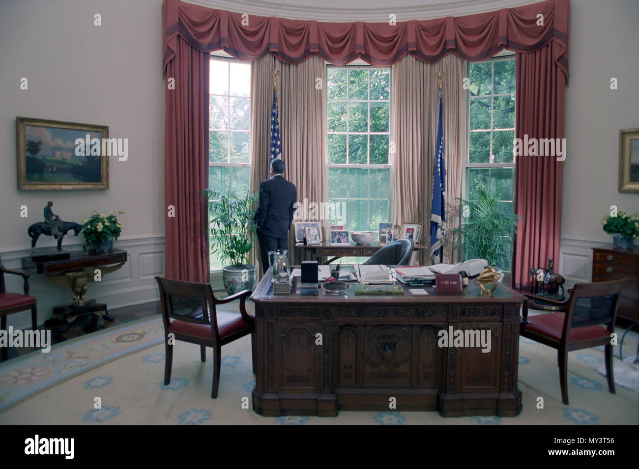 Ronald reagan oval office 1980s hi-res stock photography and images - Alamy