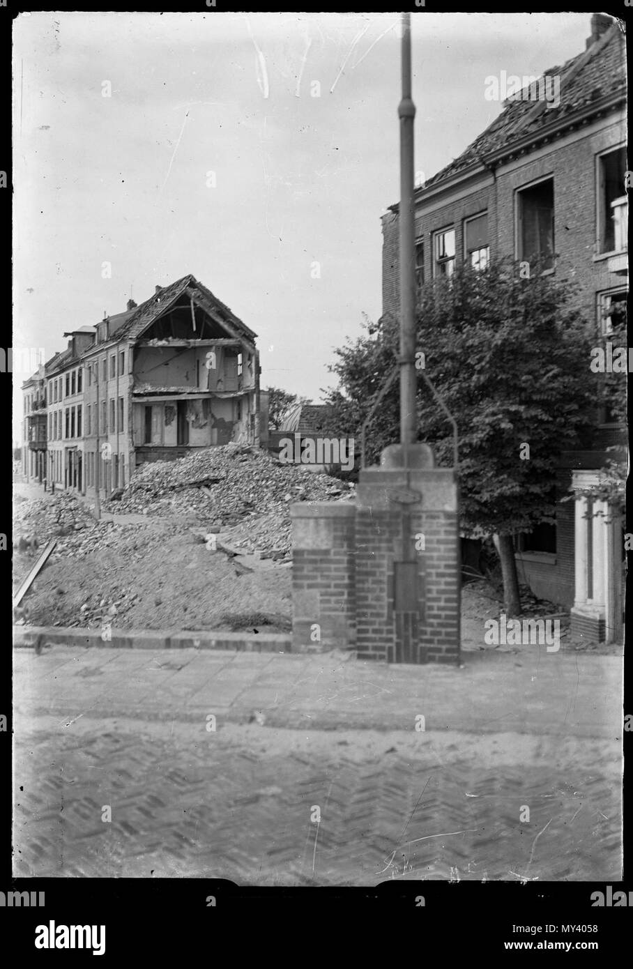 Bombardement bombing Black and White Stock Photos & Images Alamy