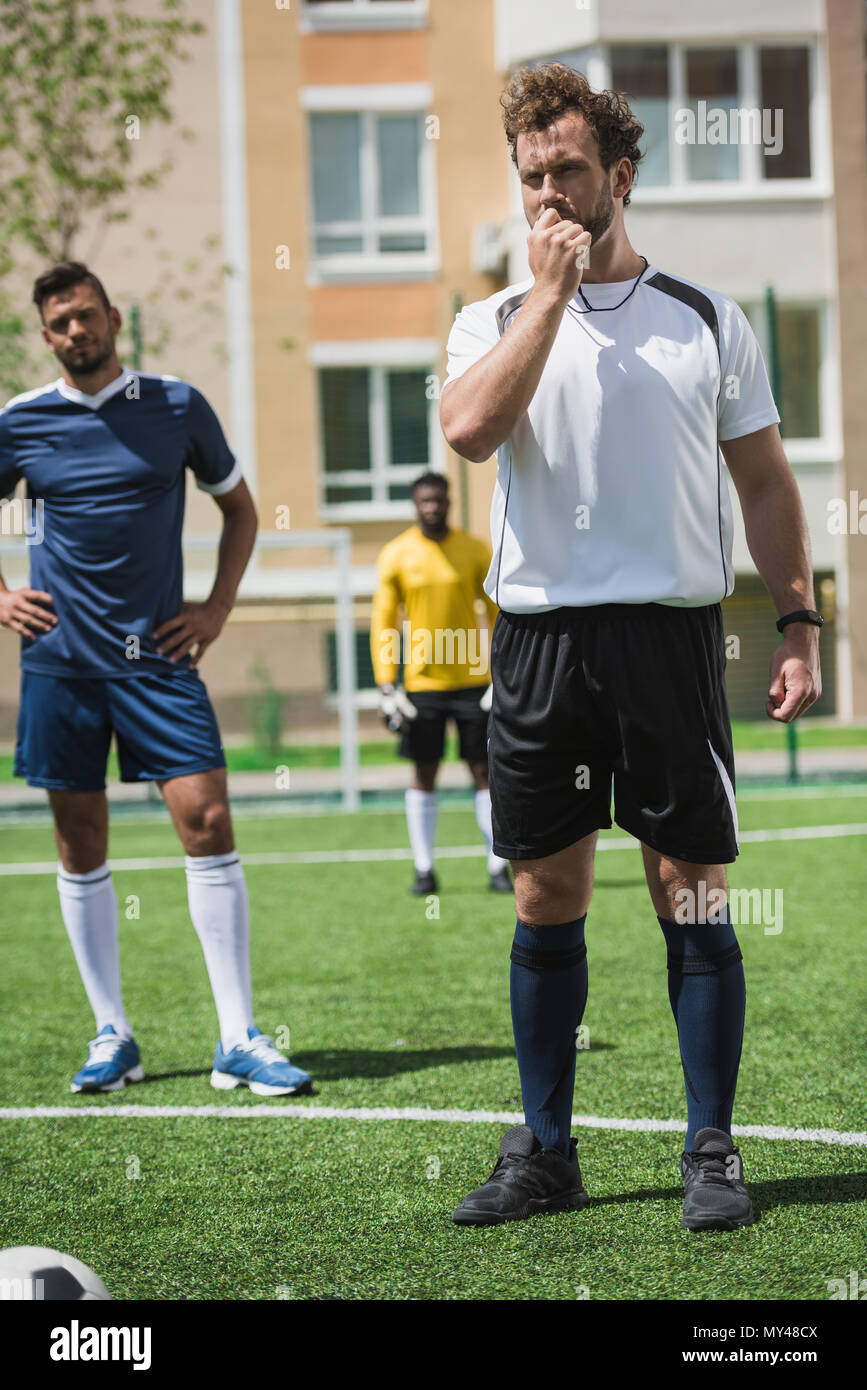 Men whistling hires stock photography and images Alamy