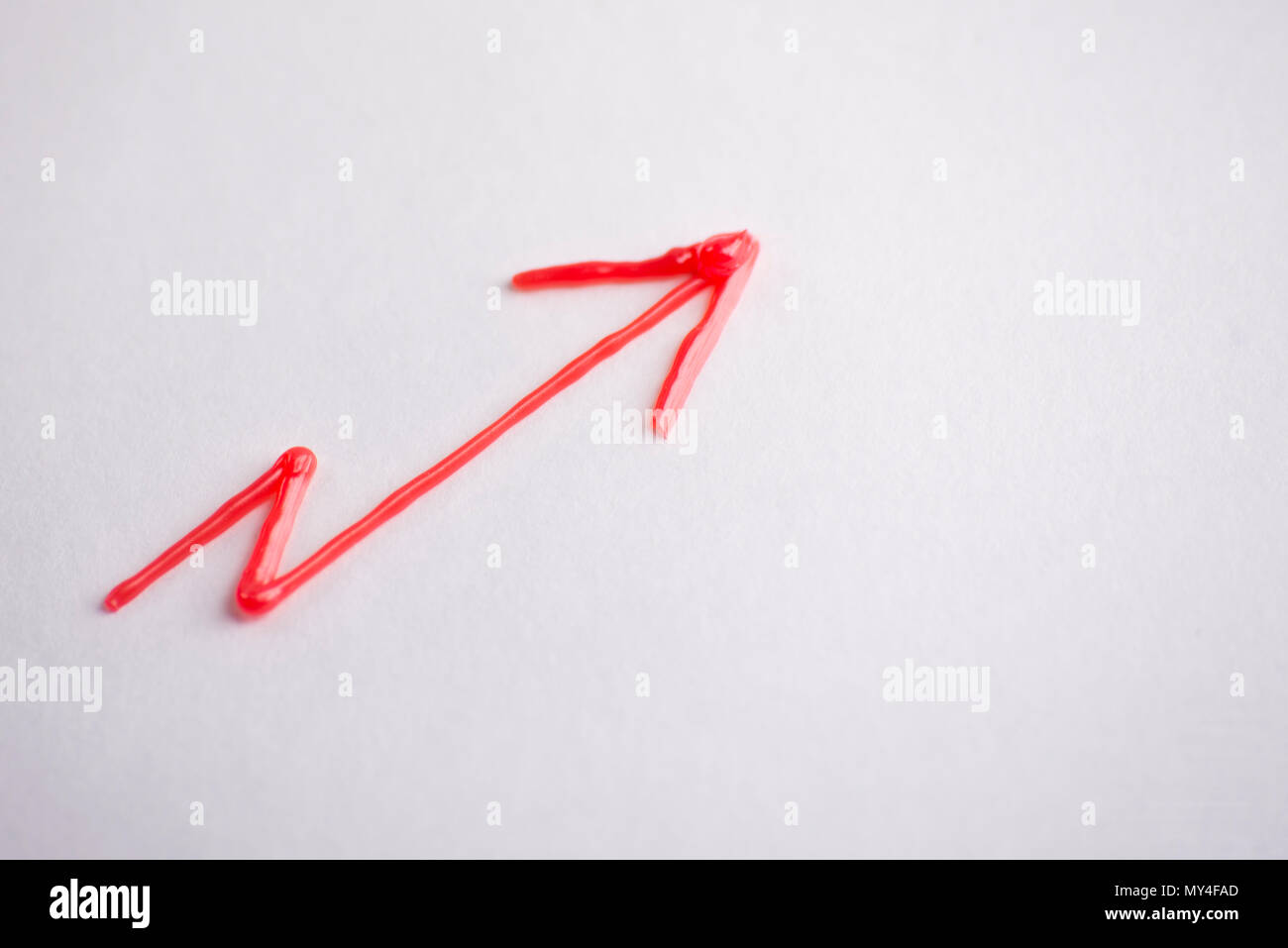 red arrow on white background Stock Photo - Alamy