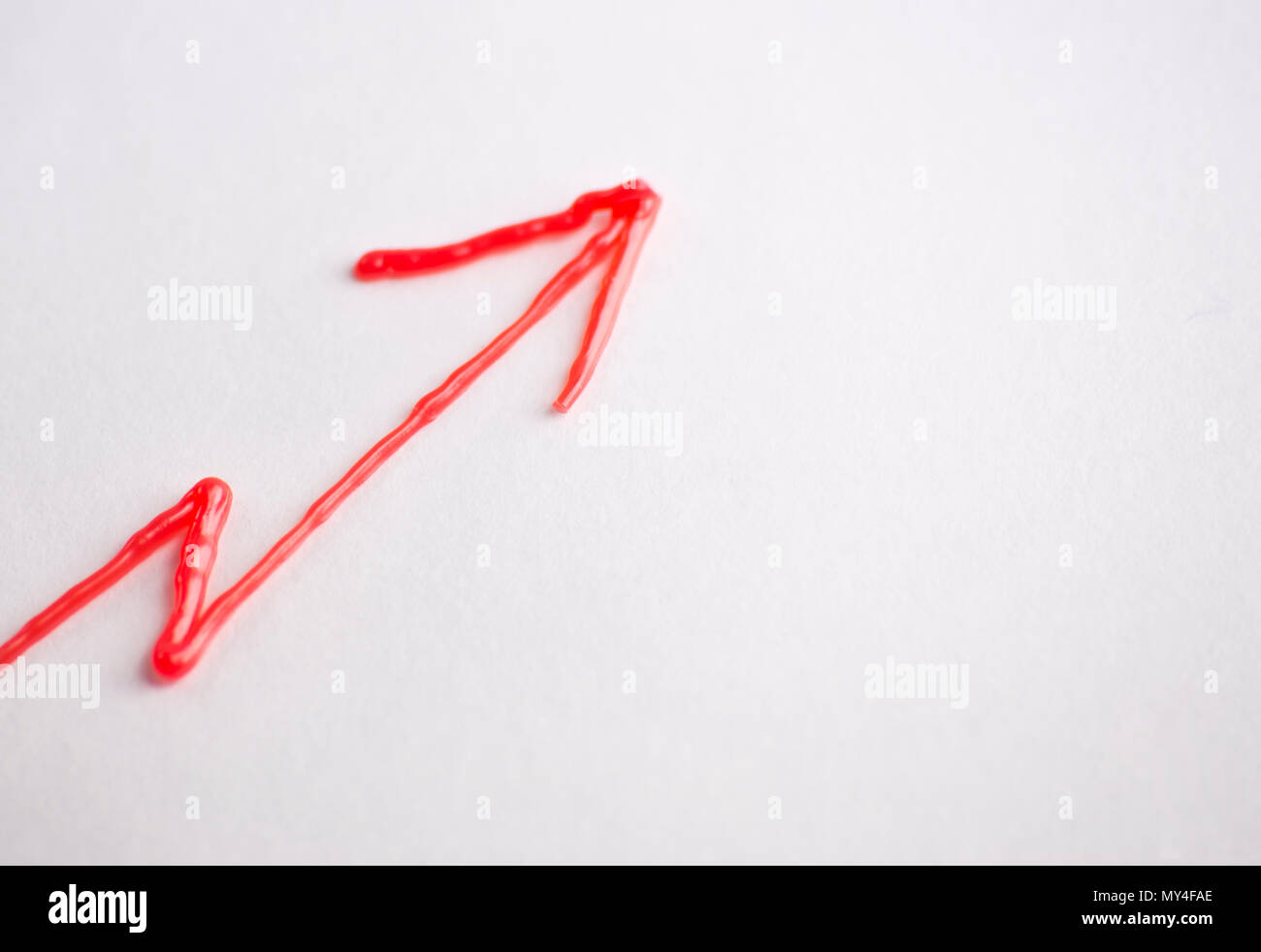 red arrow on white background Stock Photo - Alamy