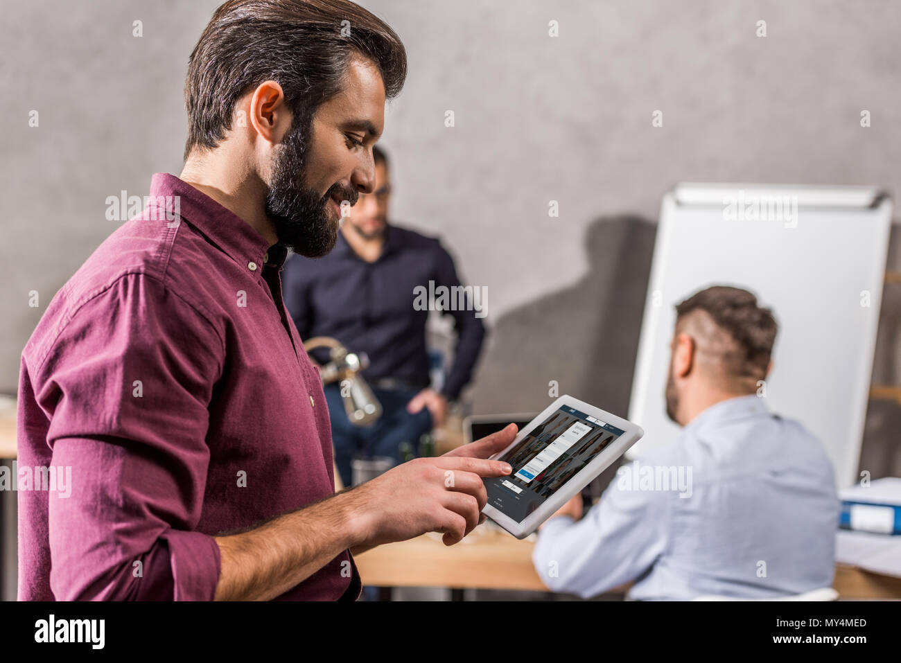 Linkedin page hi-res stock photography and images - Alamy