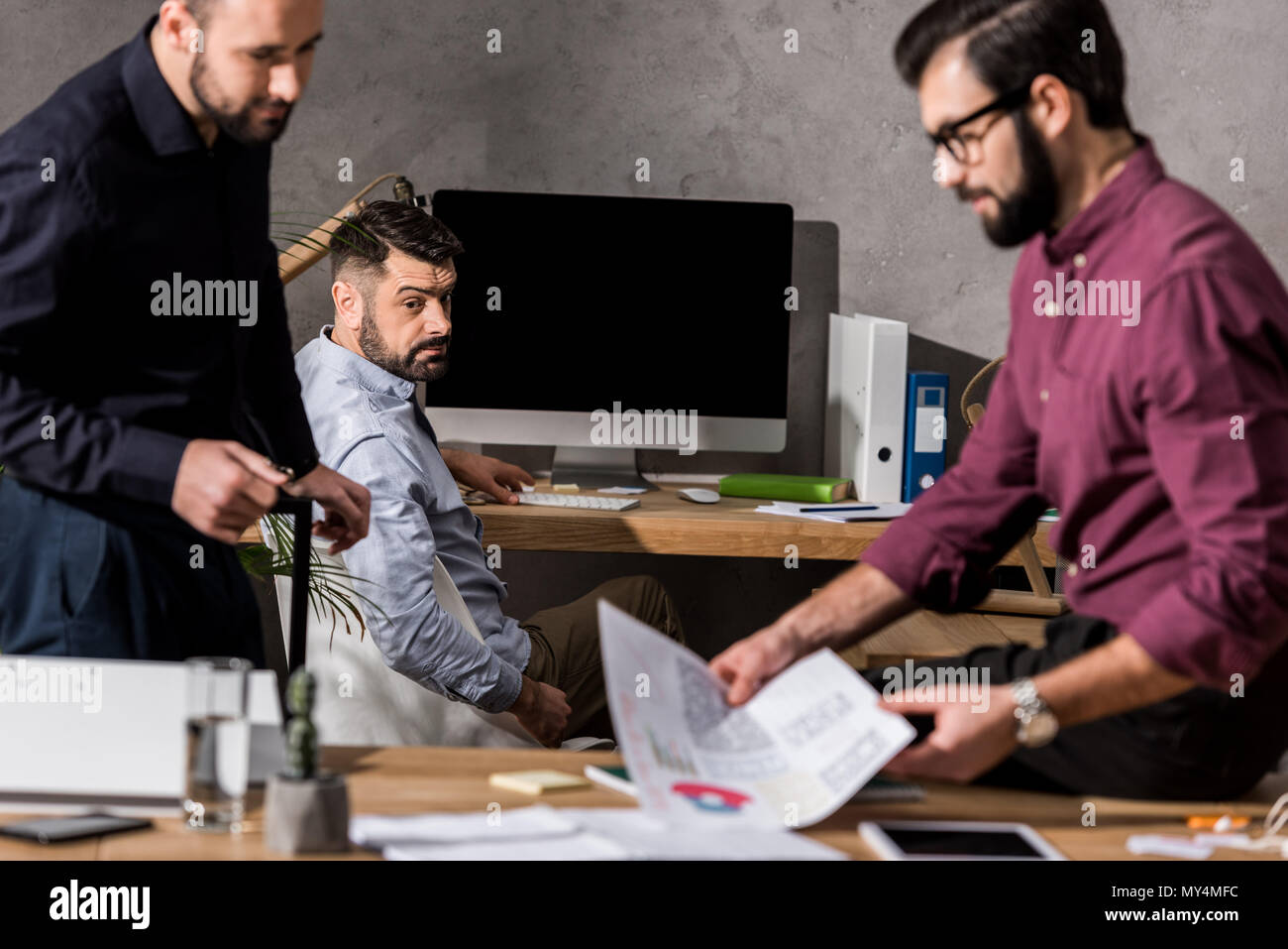 Taking documents hi-res stock photography and images - Alamy