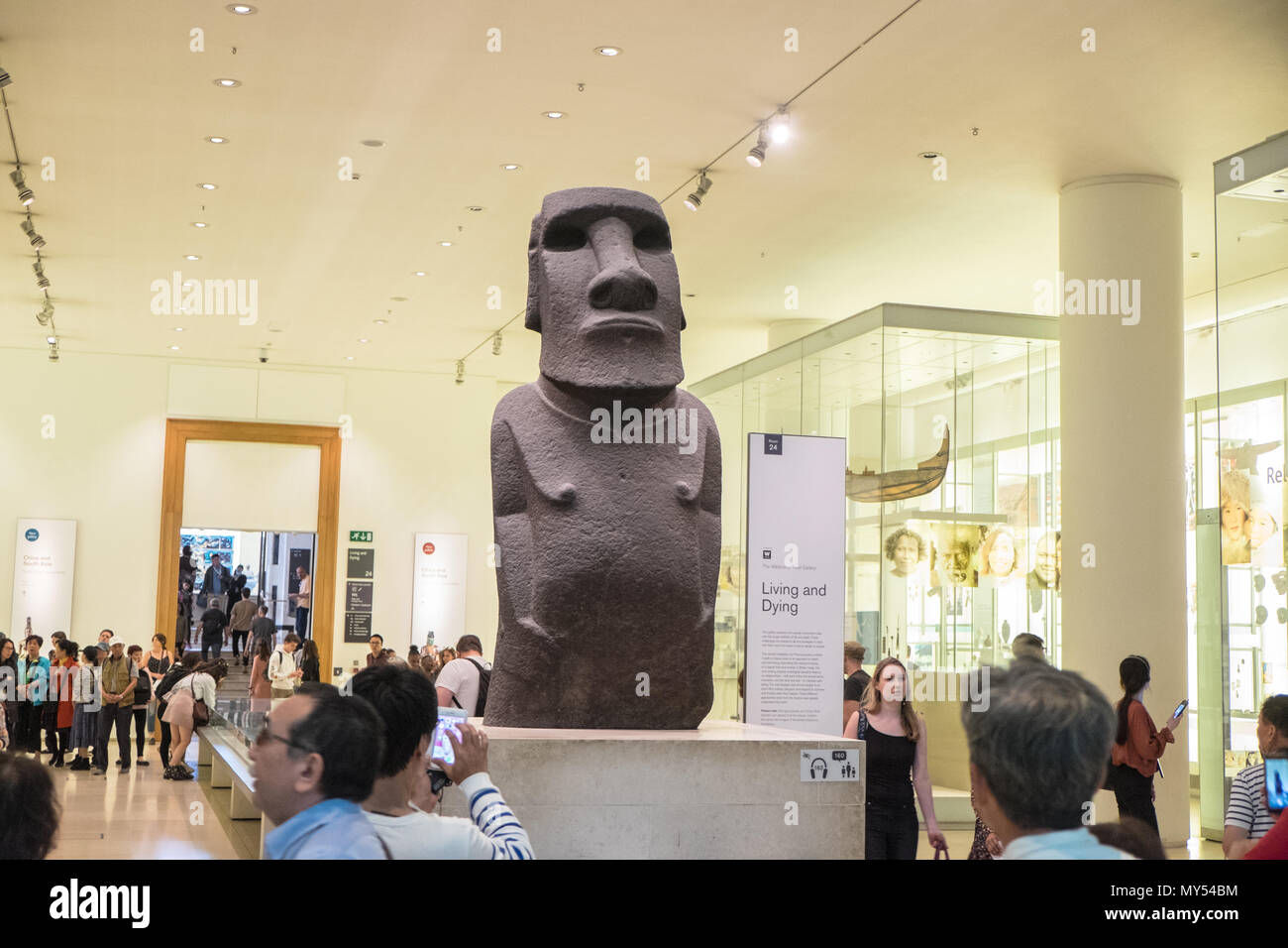 Huge,Easter Island,statue,Hoa Hakananai'a,Basalt,human statue,sculpture