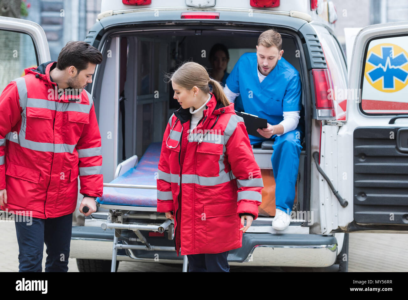 Ambulance stretcher hi-res stock photography and images - Alamy