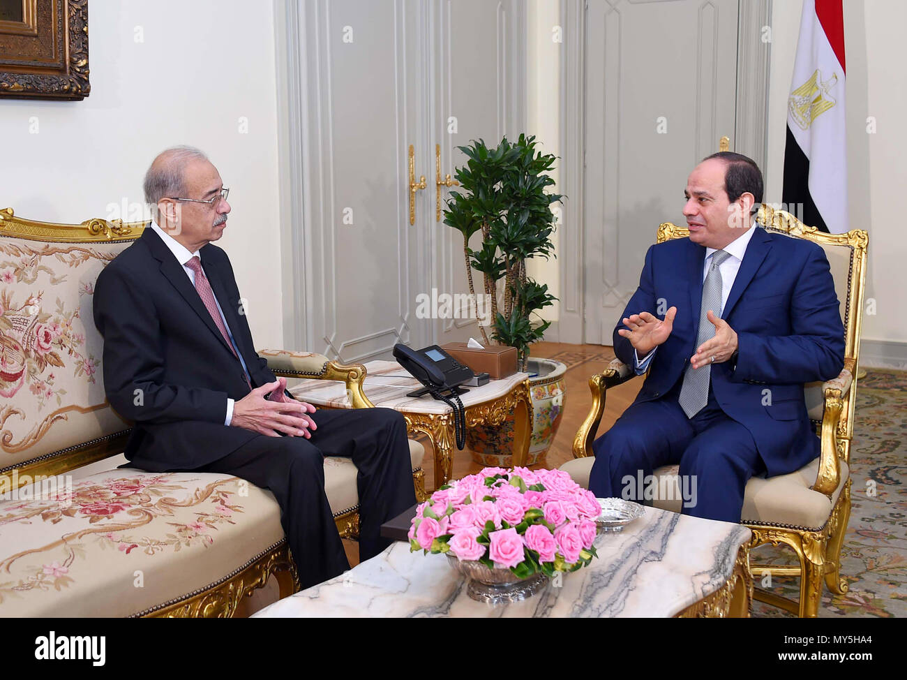 Cairo, Egypt. 5th June, 2018. Egyptian President Abdel-Fattah al-Sisi meets with Prime Minister Sherif Ismail in Cairo, Egypt, on June 5, 2018 Credit: Egyptian President Office/APA Images/ZUMA Wire/Alamy Live News Stock Photo