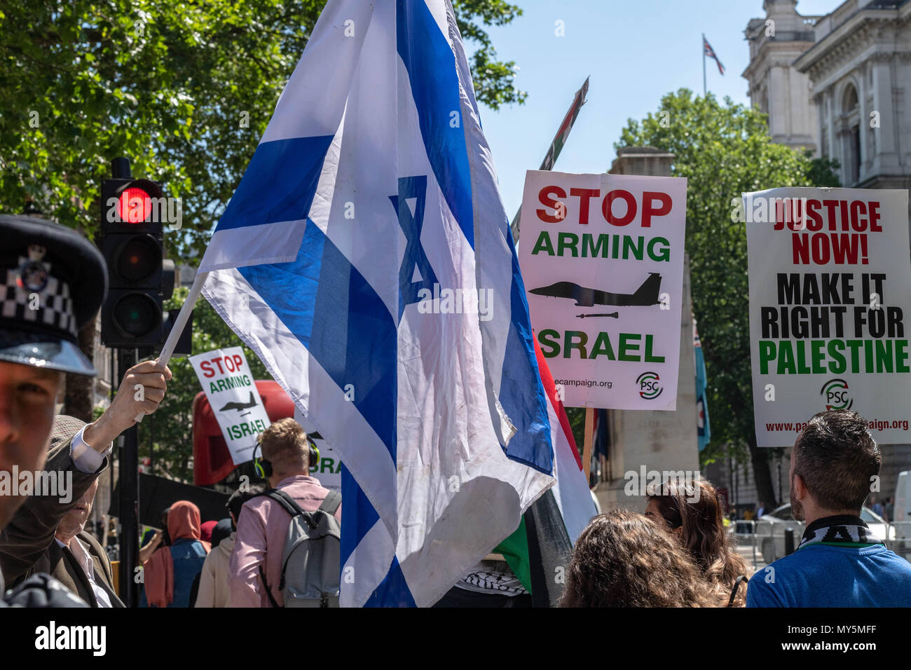 London, UK. 6th June 2018 Protests and counter protests at the visit of Benjamin Netanyahu, Prime Minister of Israel at Downing Street, Credit Ian Davidson/Alamy Live News Stock Photo