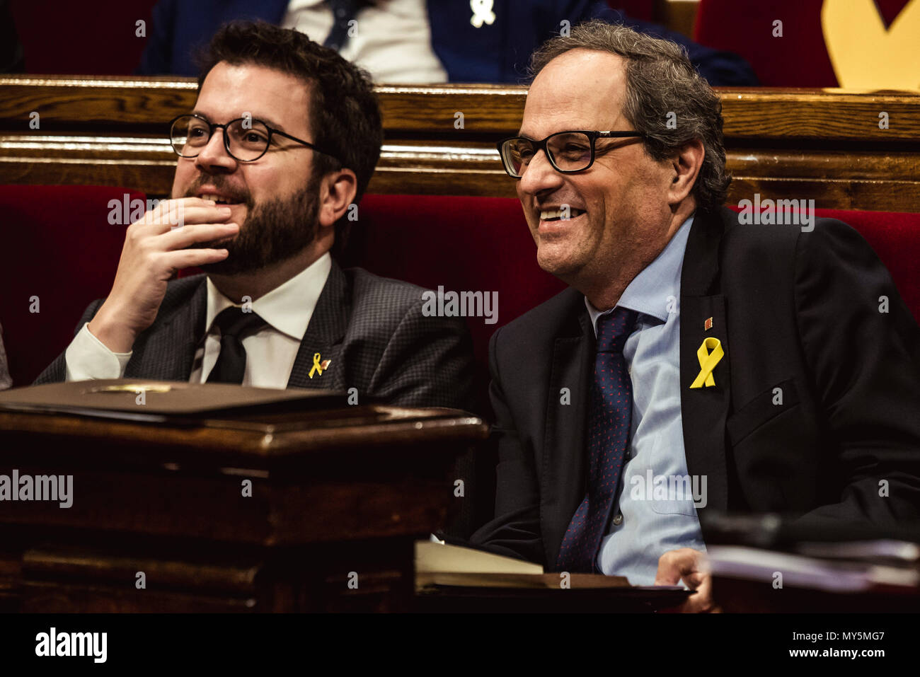 Barcelona, Spain. 6 June, 2018:  PERE ARAGONES, Vice-President and Minister of Economics, and QUIM TORRA, President of the Catalan Government, llaugh during a session at the Catalan Parliament Credit: Matthias Oesterle/Alamy Live News Stock Photo