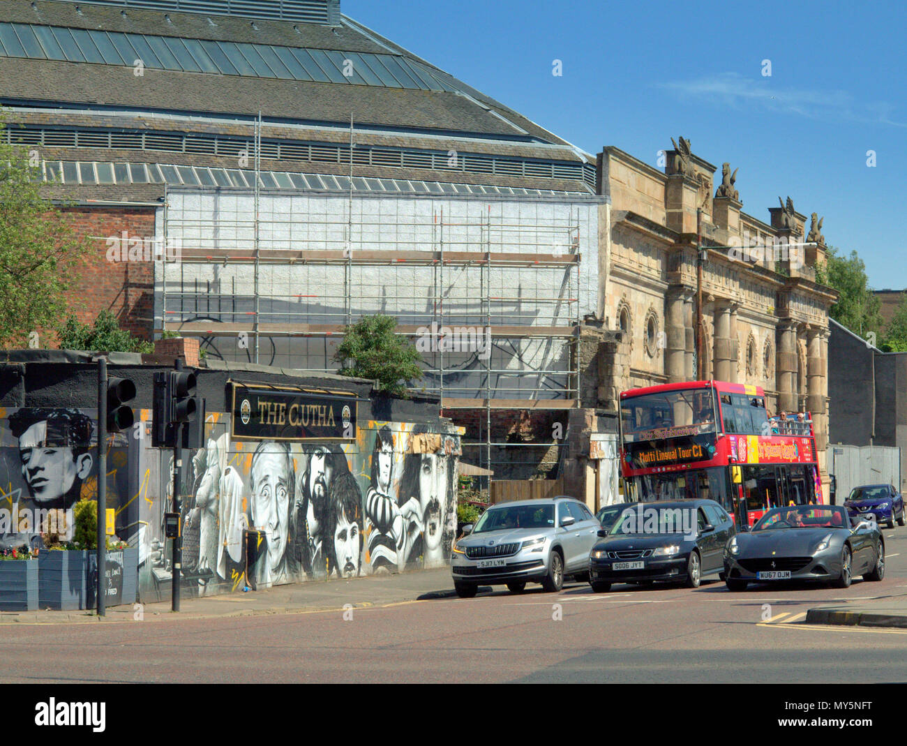 Glasgow, Scotland, UK 6th June. Clutha tragedy bar mural dispute sees an outline and scaffolding with no artists working as the plans to paint a tribute to Charles Rennie Mackintosh to celebrate the anniversary are on hold. The shared wall with wasps artists studios has resulted in their complaining of criminal damage and the threat of legal action. It means the tour bus that passes the tragedy pub is only treated to its famous ex customers murals and not the tribute to  150th anniversary of the legendary architect’s birth. Credit: gerard ferry/Alamy Live News Stock Photo