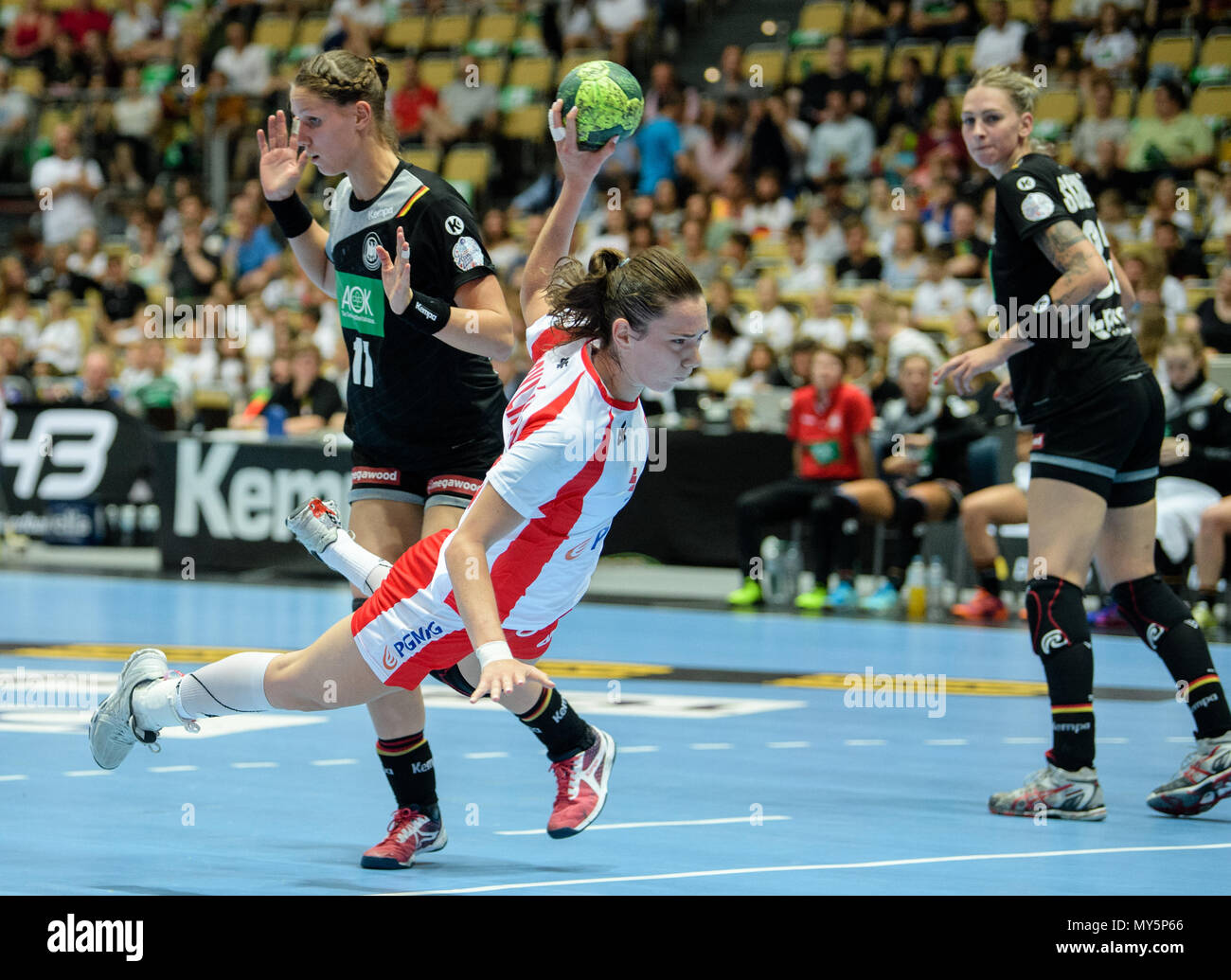 06 June 2018, Germany, Munich: Handball, women, international match, Germany vs Poland in the Olympic Hall. Poland's Monika Kobylinska (C) throwing the ball at goal. Germany's Xenia Smits is on the left and Luisa Schulze on the right. Photo: Matthias Balk/dpa Stock Photo
