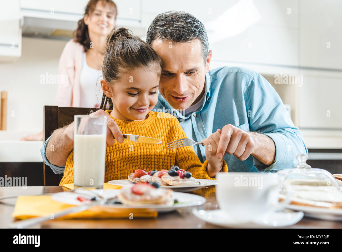 тв еда дети к столу