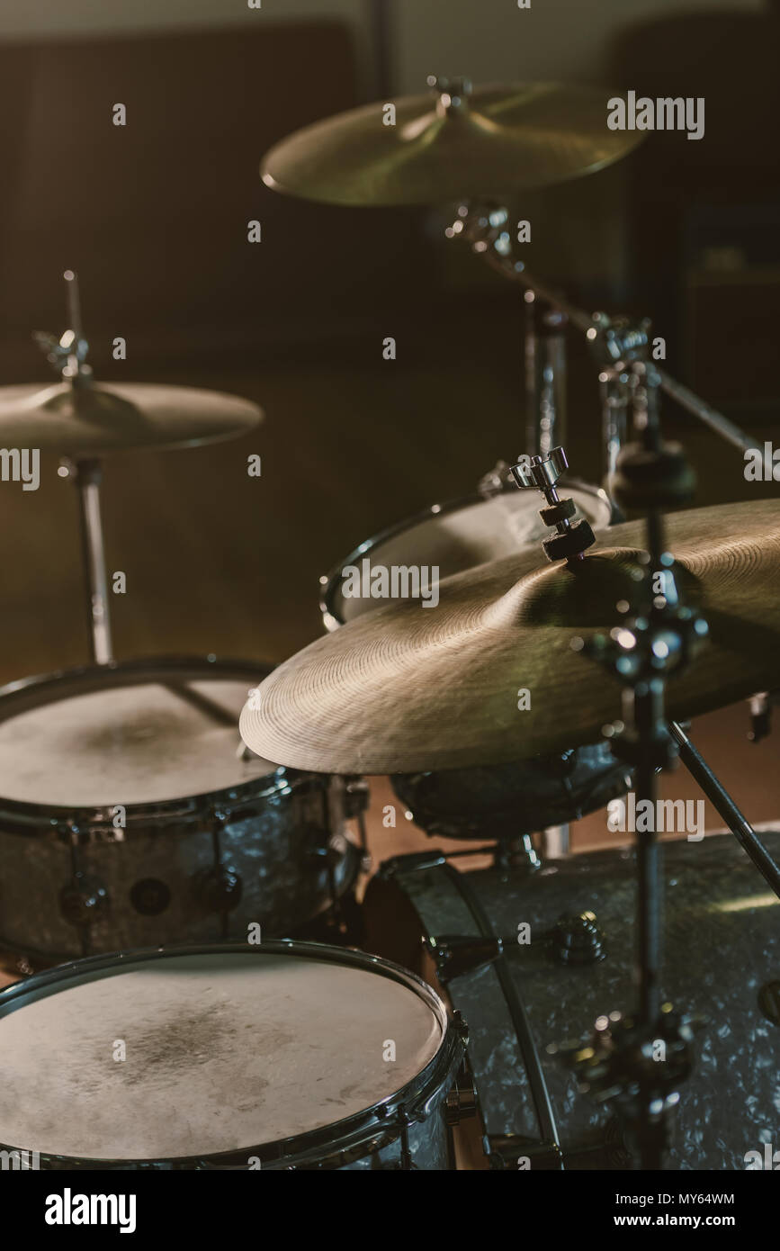 close-up shot of drum set under spotlight on stage Stock Photo - Alamy