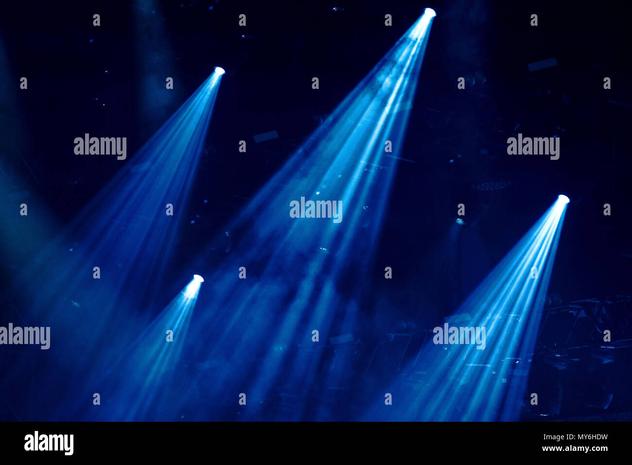 Stage lights at a live music concert Stock Photo - Alamy