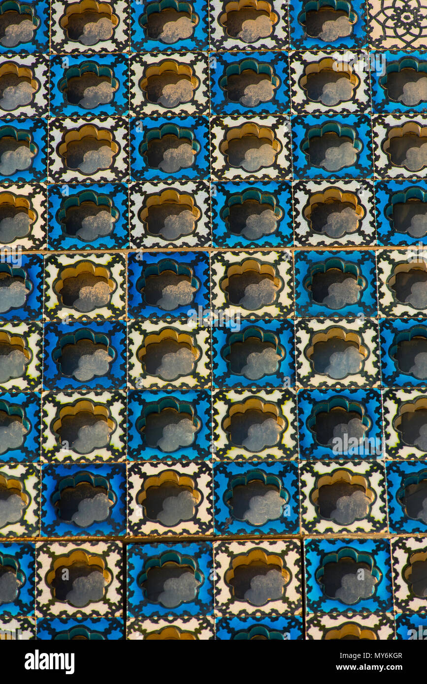 Jerusalem Pattern Islamic pattern, Arabic blue tiles on a mosque. Dome of the Rock ...