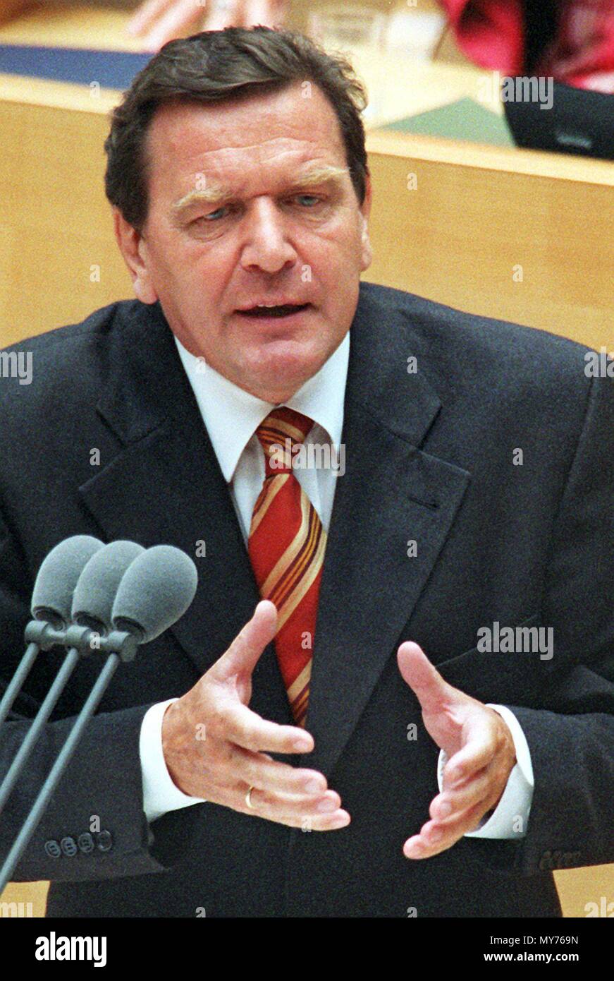 Gerhard schroeder 1998 hi-res stock photography and images - Alamy