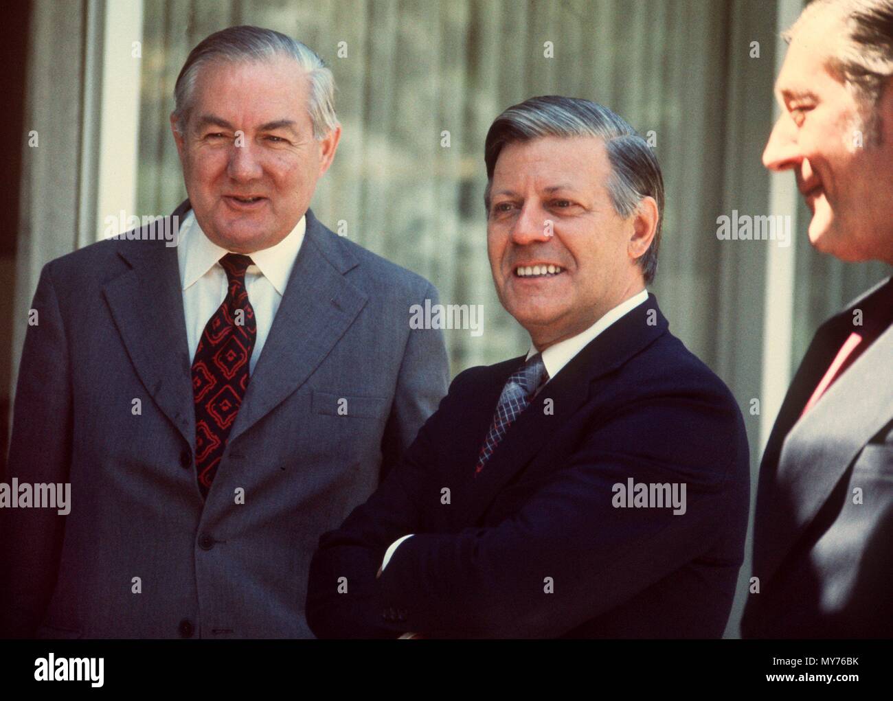 British Prime Minister James Callaghan (L), German Chancellor Helmut Schmidt (C) and British Foreign Minister Anthony Crosland (R) in Bonn, Germany, on 30 June 1976. | usage worldwide Stock Photo