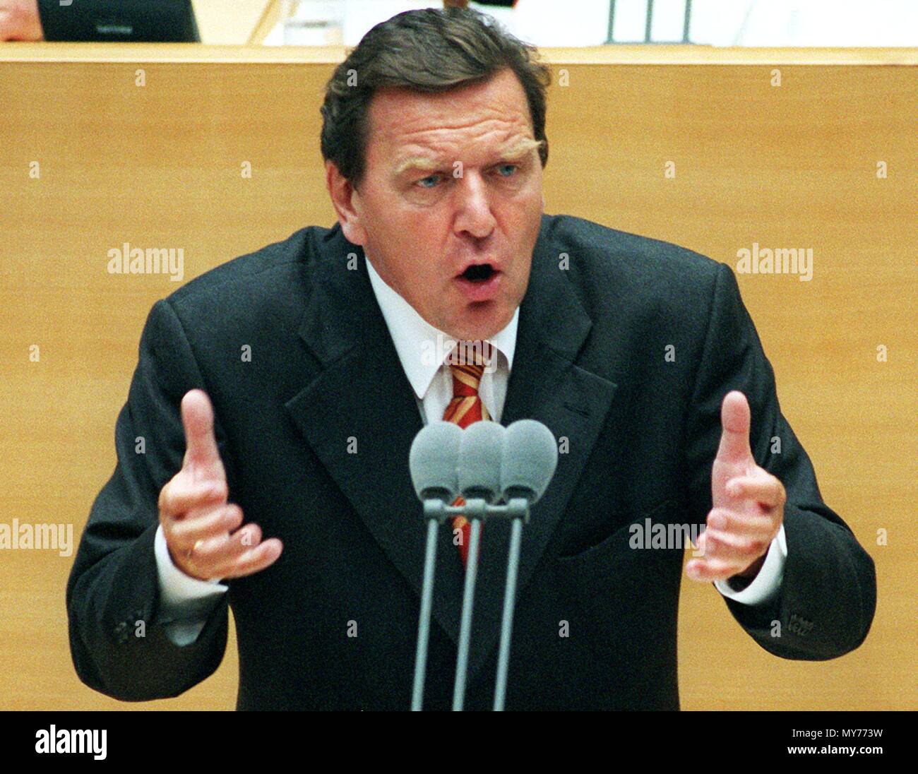 Gerhard schroeder 1998 hi-res stock photography and images - Alamy