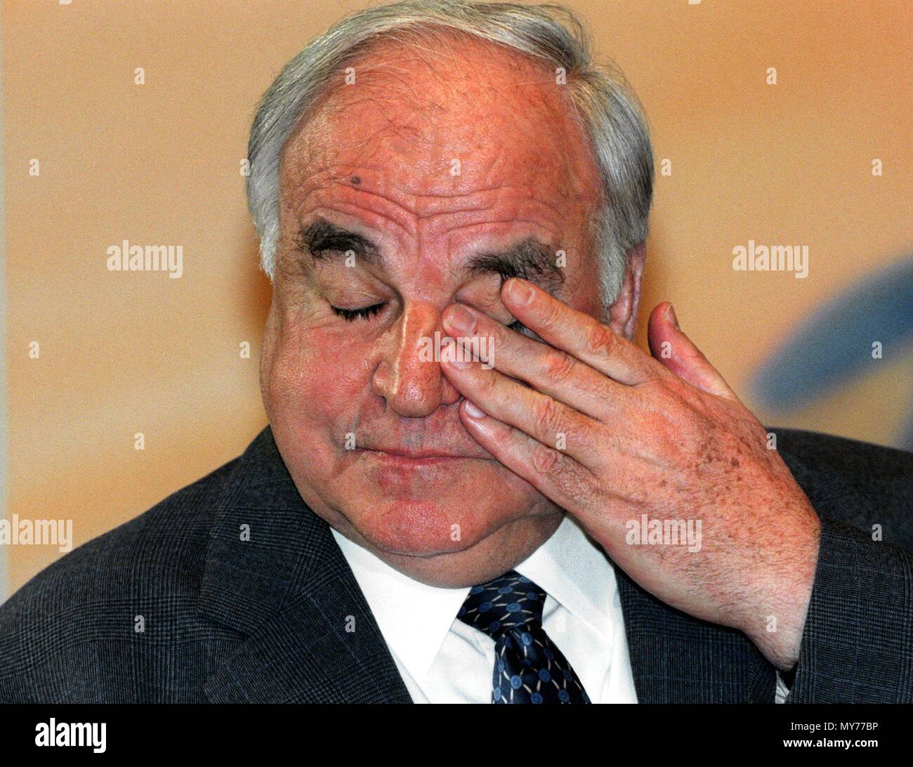 German Chancellor Helmut Kohl wipes his eye during a press conference on the election results in Saxony-Anhalt in Bonn, Germany, on 27 April 1998. | usage worldwide Stock Photo