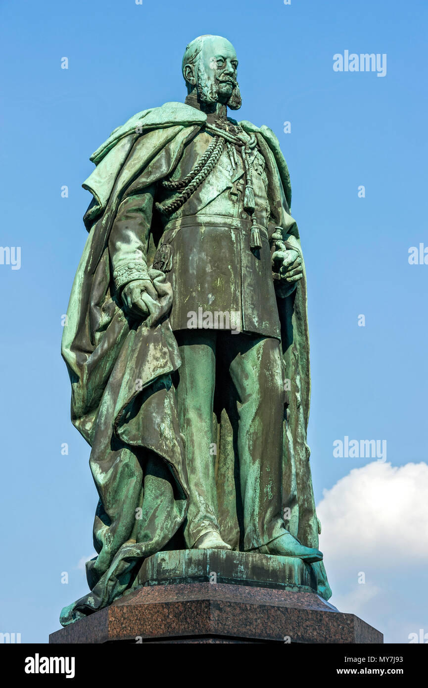 Monument of Honour, bronze statue of Kaiser Wilhelm I., spa garden, Bad Homburg, Hesse, Germany Stock Photo