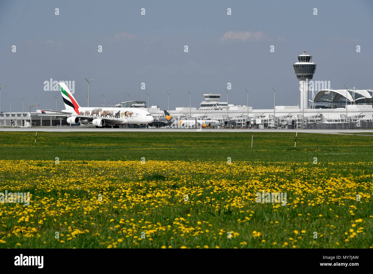 Emirates airbus a380 800 tower hi-res stock photography and images - Alamy