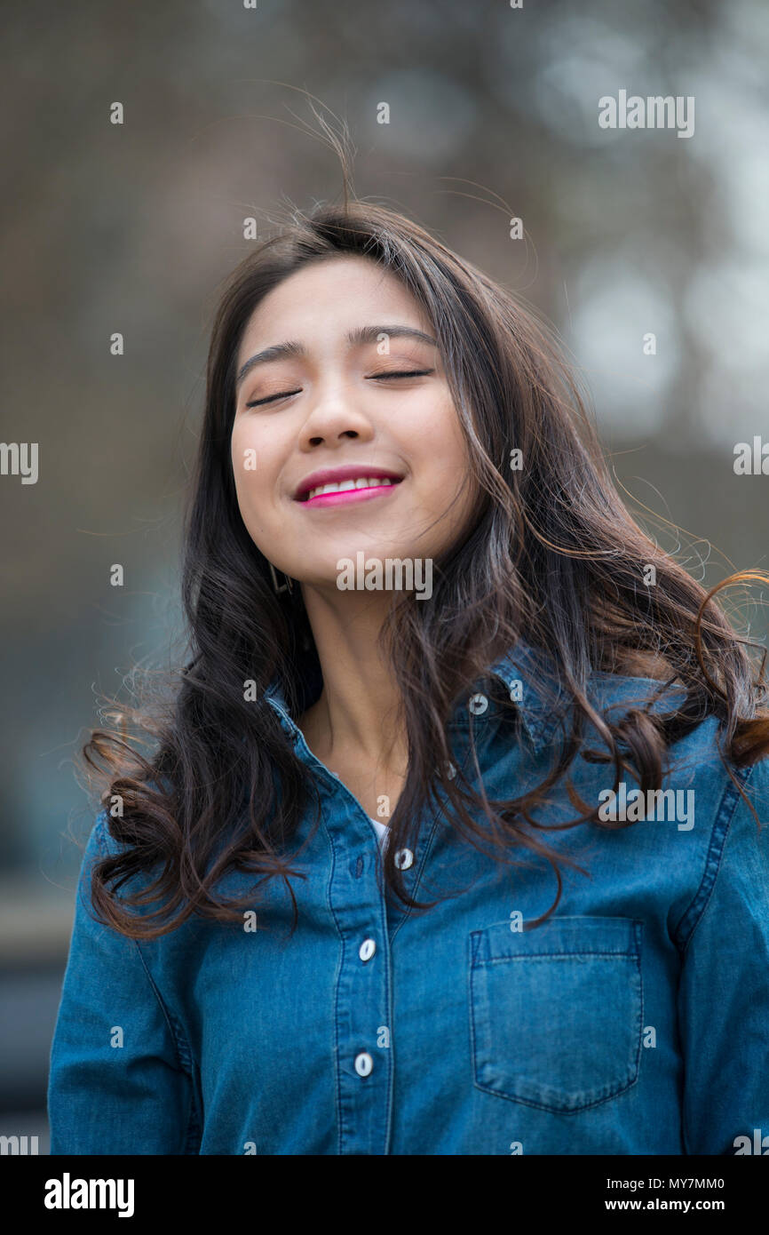 Woman pretty young smile pose hi-res stock photography and images - Alamy
