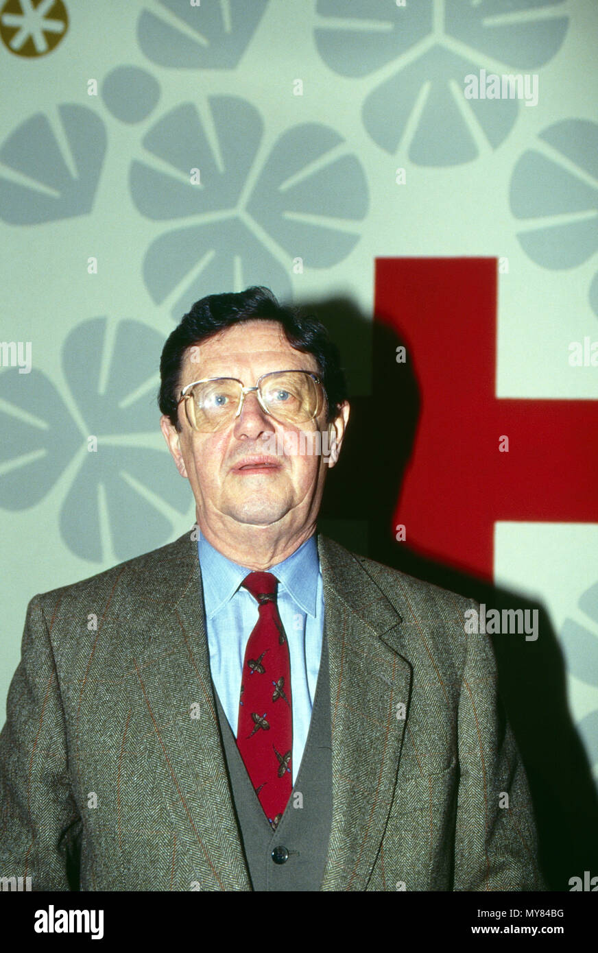 Botho Prinz zu Sayn Wittgenstein Hohenstein als Präsident des Deutschen  Roten Kreuzes in Bonn, Deutschland 1994.
