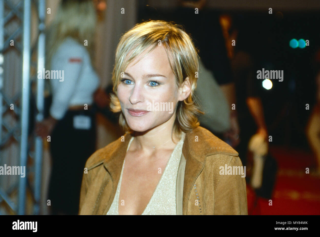 Kokrak qafasidagi rus qizlarining suratlari