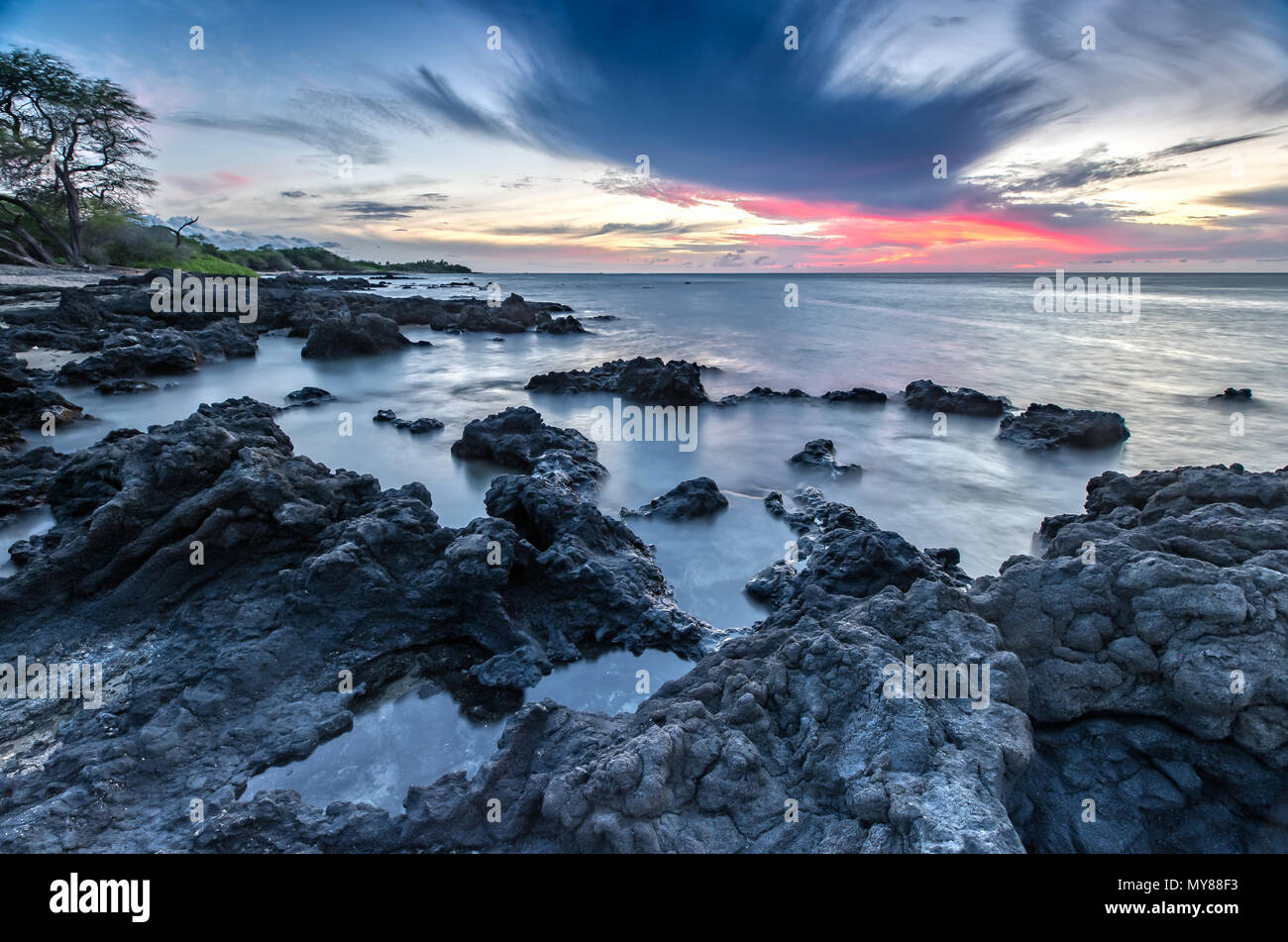 Hawaii beach sunset hi-res stock photography and images - Alamy