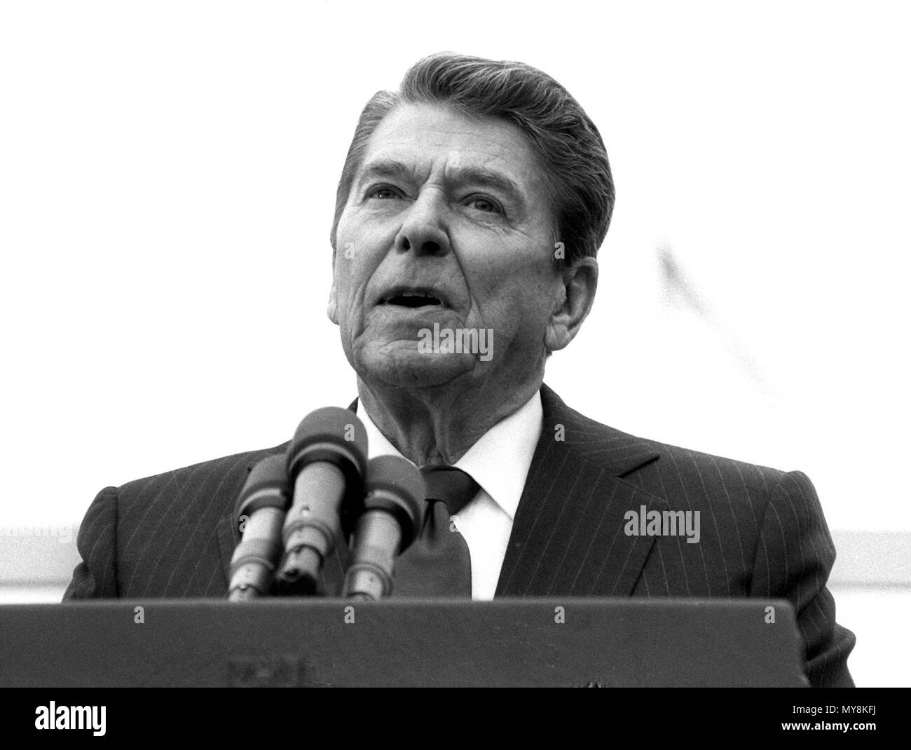 Us president ronald reagan gives a speech at the berlin wall by the