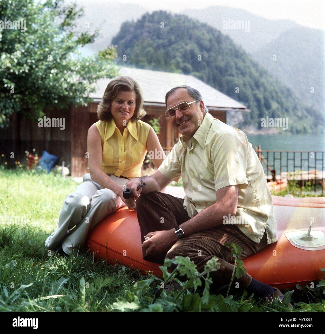 hannelore-and-helmut-kohl-during-their-summer-holidays-in-st-gilgen