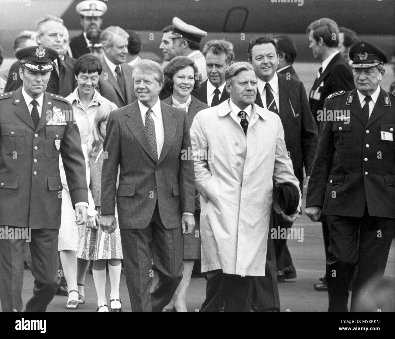 After a greeting at Rhein Main Airport in Frankfurt am Main on 15 July 1978 (front l-r): US General William John Evans, commander of Allied Air Forces Central Europe; US President Jimmy Carter; German Chancellor Helmut Schmidt; and Generalleutnant (Lieutenant General) Gerhard Limberg. In the second row (l-r): Chancellor Schmidt's wife Hannelore (Loki) Schmidt, and behind her, US Secretary of State Cyrus Vance, President Carter's daughter Amy Carter, and his wife Rosalynn Carter, German Defence Minister Hans Apel, and Premier of Hesse Holger Boerner. On the second day of his state visit to the  Stock Photo