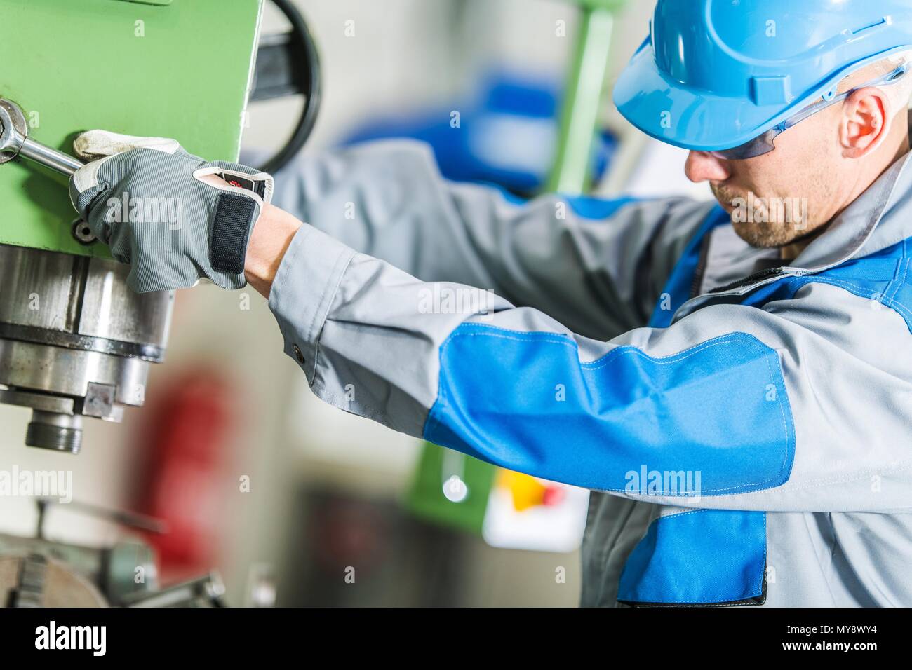 Tailstock lathe hires stock photography and images Alamy
