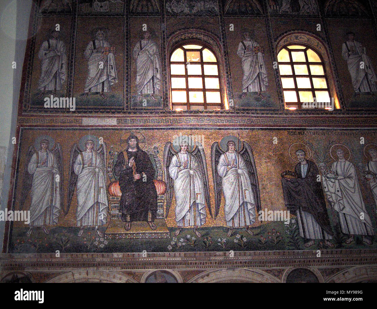 INTERIOR DE LA BASILICA DE SAN APOLINAR NUOVO - MOSAICOS PALEOCRISTIANOS -  SIGLO VI. Location: BASILICA DE SAN APOLINAR NUOVO, RAVENA, ITALIA Stock  Photo - Alamy