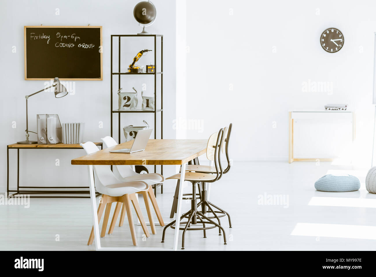 Modern classroom lab hi-res stock photography and images - Alamy