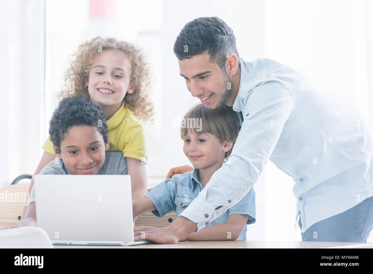 Kid computer programming hi-res stock photography and images - Alamy